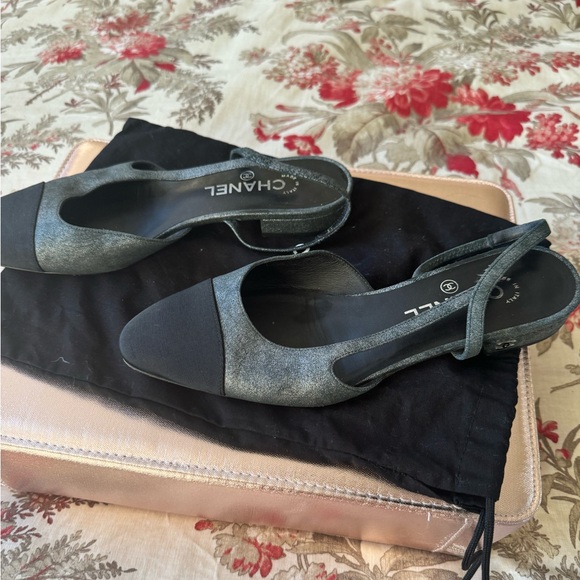 CHANEL Slingback Flats (RARE COLOR) - Picture 3 of 3